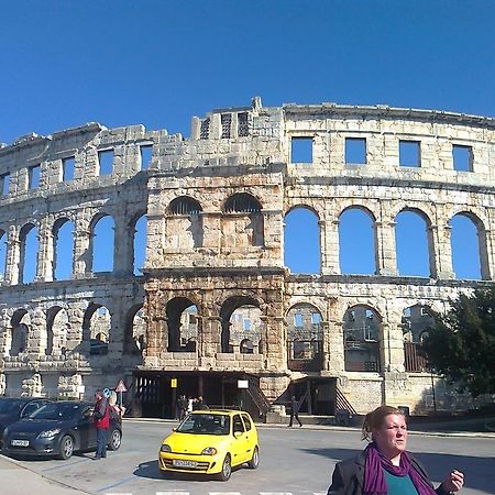 Apartment For Holidays In Pula Oda fotoğraf