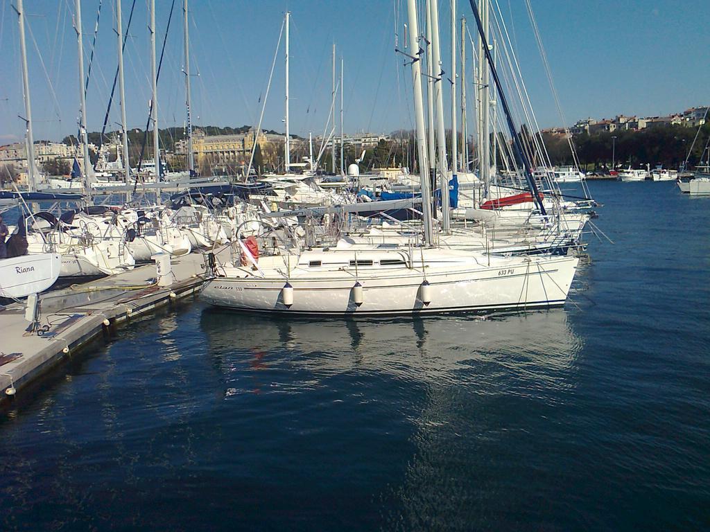 Apartment For Holidays In Pula Oda fotoğraf