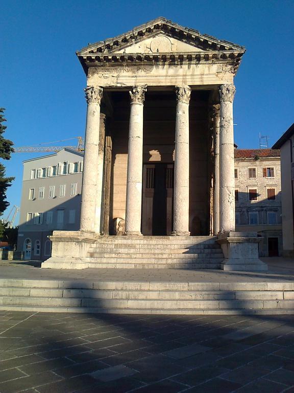 Apartment For Holidays In Pula Oda fotoğraf