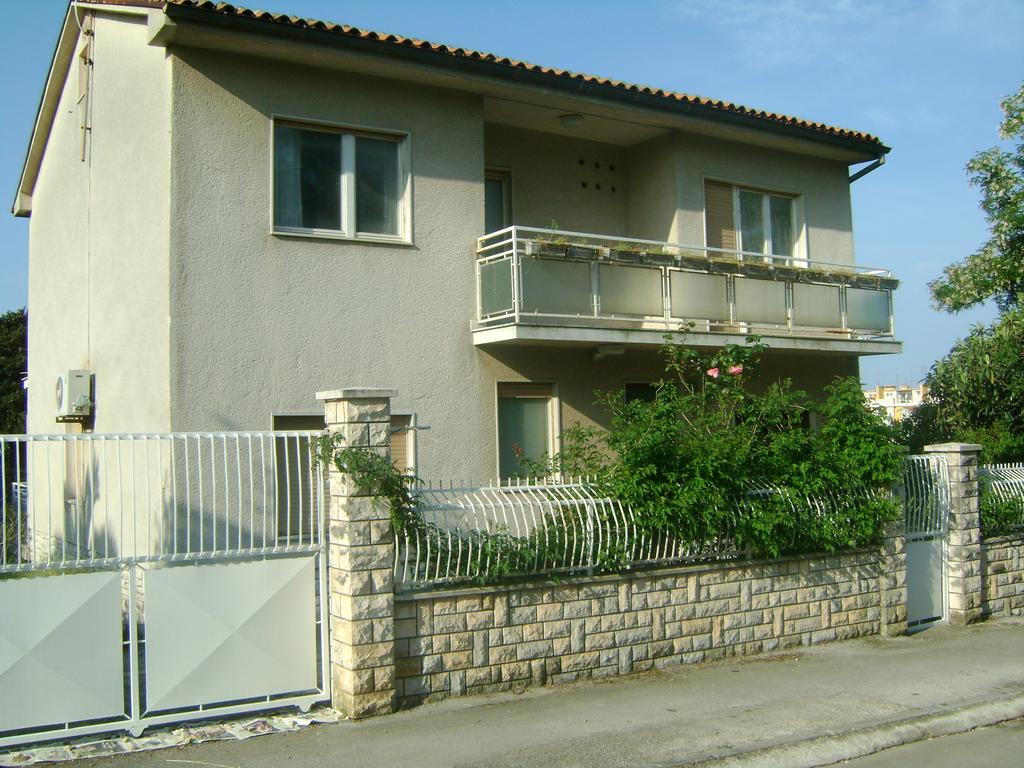Apartment For Holidays In Pula Dış mekan fotoğraf
